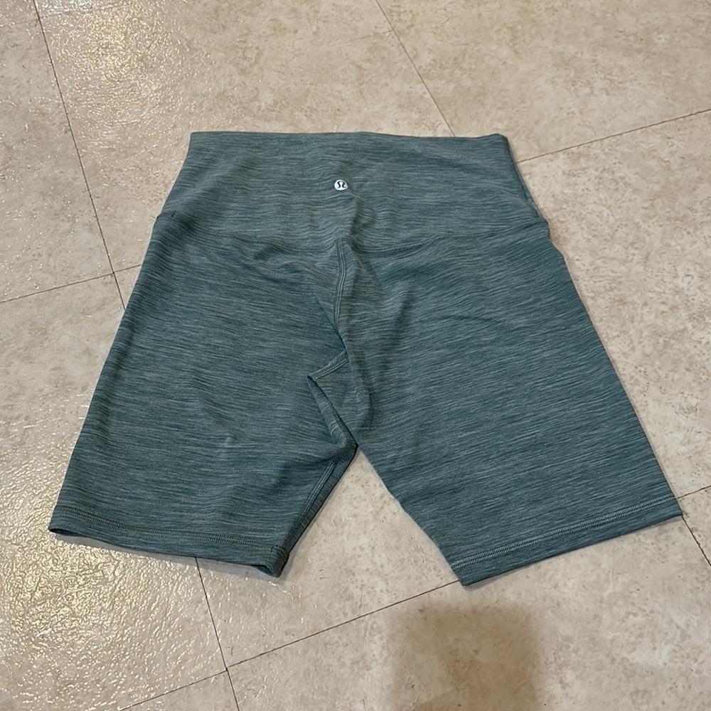 NWOT lululemon bike shorts